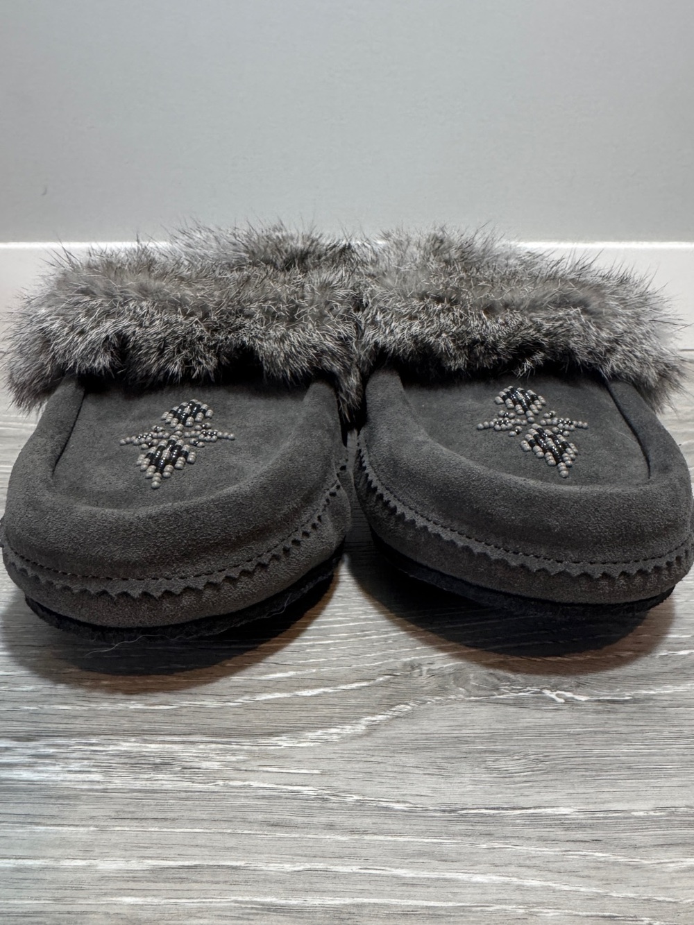Manitobah Mukluks Traveller Suede Fur Moccasins Charcoal Crepe Sole Size 7 - Picture 5 of 13